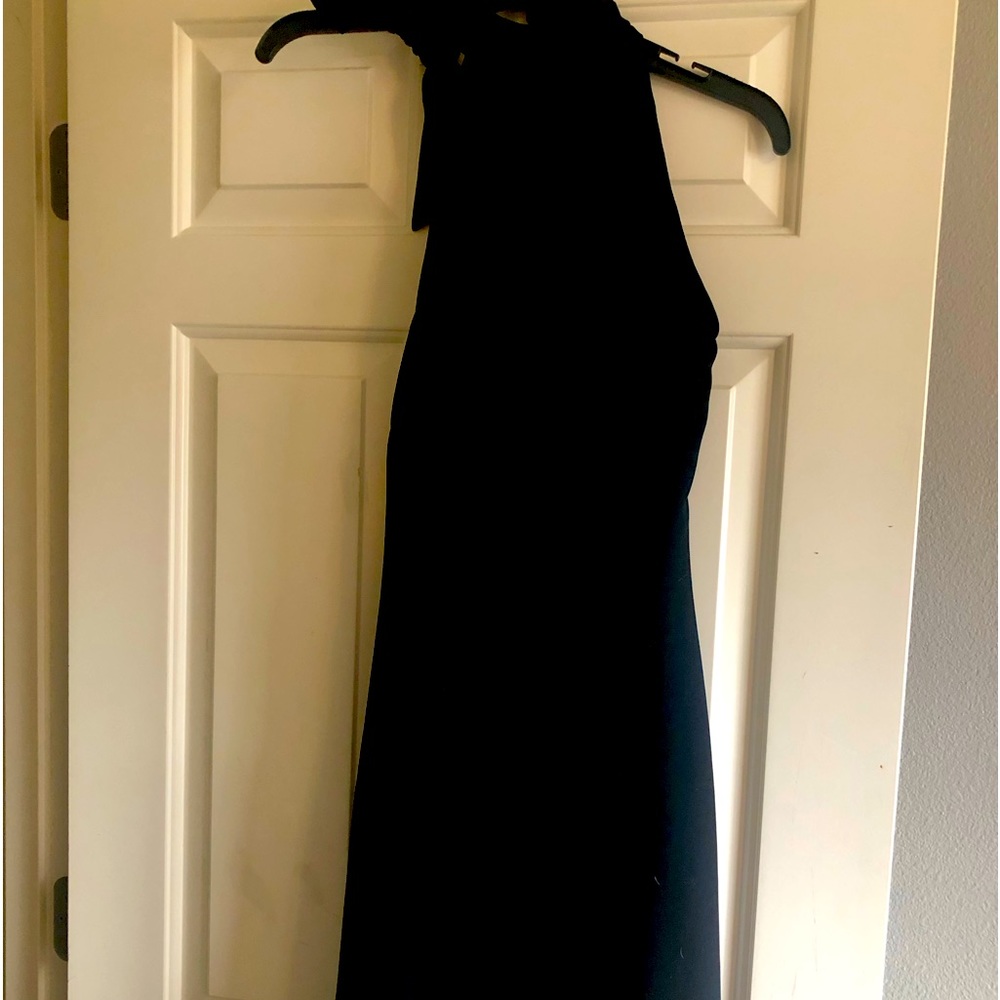 Dress with bow on the neck
